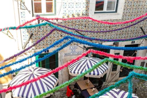 Romantic Alfama Balcony Apartment - 10 minutes from Terreiro do Paço