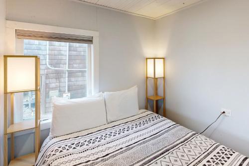 Postel nebo postele na pokoji v ubytování Oceanside Beach Bungalow