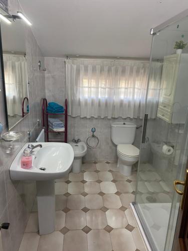Ένα μπάνιο στο Apartamento AS CARBALLAS