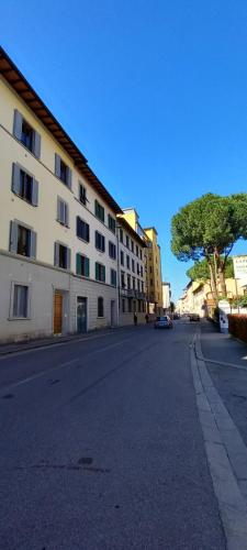 Charming & spacious Florentine home just two mins from tram stop