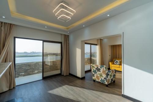 Luxurious 320m2 BalconyView Nile