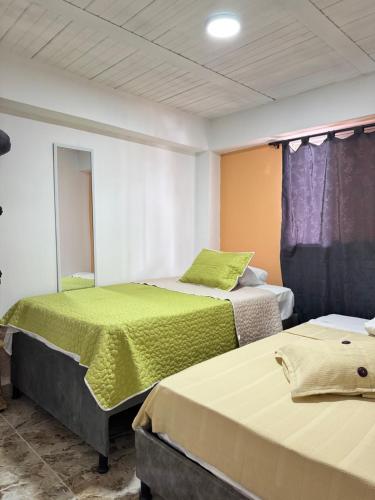 Postel nebo postele na pokoji v ubytování El guadual apartahotel