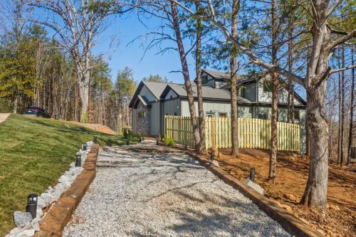 Secluded Tiny Home in Exclusive Paris Mountain!