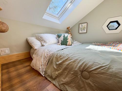 a bedroom with a bed and a skylight at Secluded Tiny Home in Exclusive Paris Mountain! in Greenville
