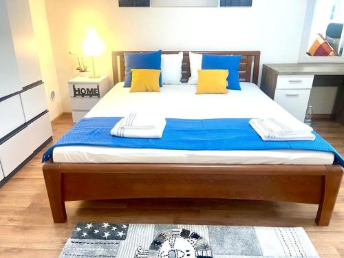 Modern and Cozy flat, 10 min by tram from centre