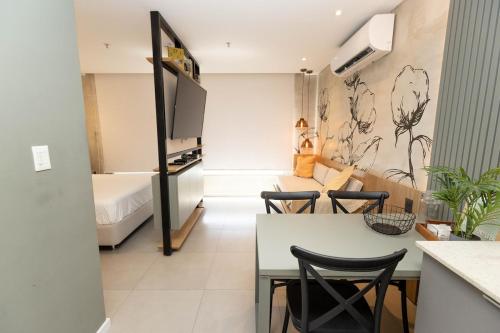 a kitchen and living room with a table and chairs at Ventura Carmelitas in Asuncion
