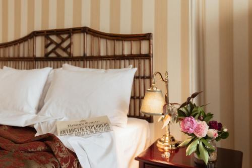 Ένα ή περισσότερα κρεβάτια σε δωμάτιο στο Hadley's Orient Hotel
