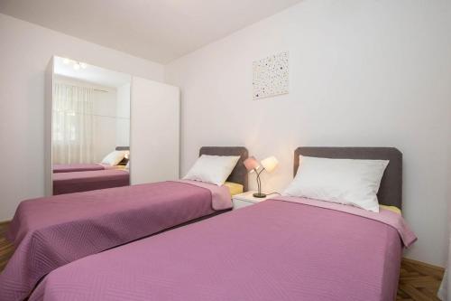 Apartments with WiFi Bol, Brac - 21411