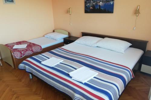 Apartments with parking space Crikvenica - 23997