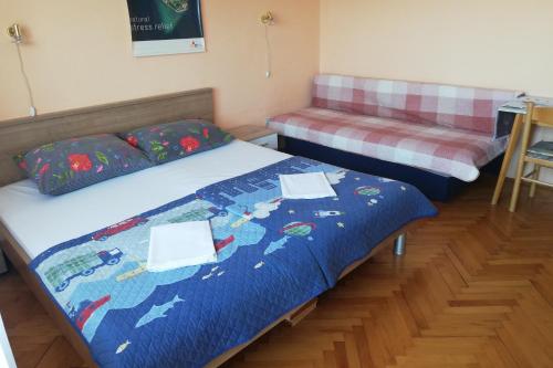 Apartments with parking space Crikvenica - 23997