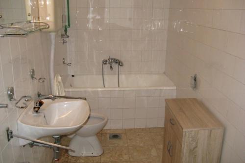 Apartments with parking space Crikvenica - 23997