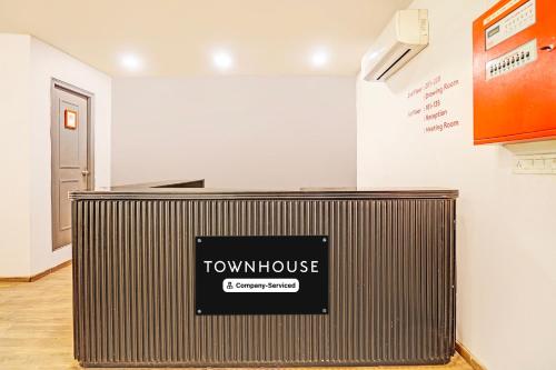 ラクナウにあるSuper Townhouse Mukut Bazarの美術館のテレビの眺め