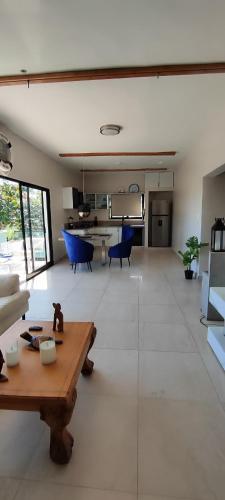 a large living room with a table and blue chairs at Vista al mar live in La Puntica de Juan Dolio