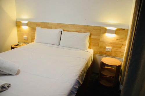 Ένα ή περισσότερα κρεβάτια σε δωμάτιο στο Rainbow Motel Queanbeyan