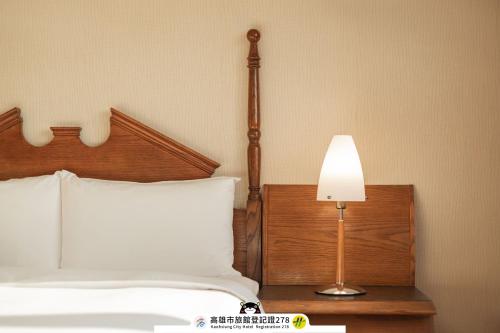 Postel nebo postele na pokoji v ubytování Kindness Hotel Wu-Jia