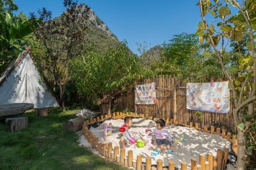 Zahrada ubytování Guilin Reed Flute Retreat Free pick-up service over 2 nights