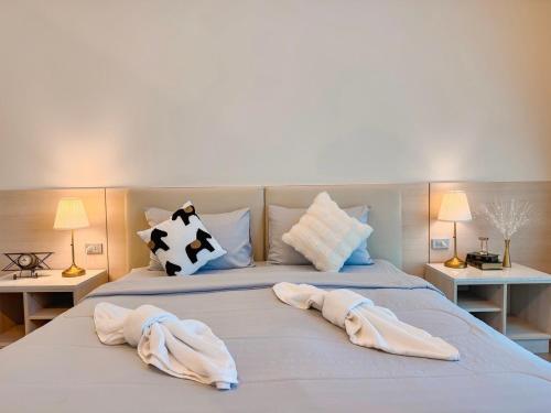 Ένα ή περισσότερα κρεβάτια σε δωμάτιο στο WildWildWest Pool Villa Khaoyai