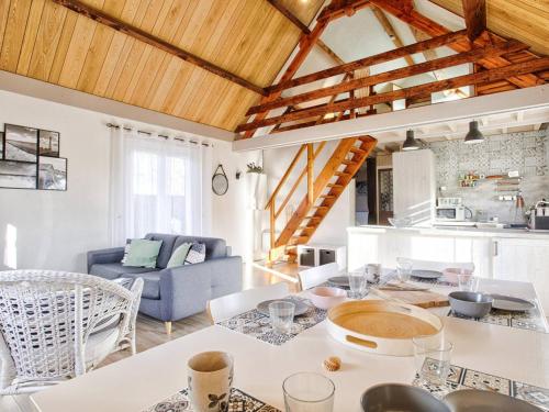 Chalet lumineux avec grand jardin et parking privé à Merville-Franceville-Plage - FR-1-788-55