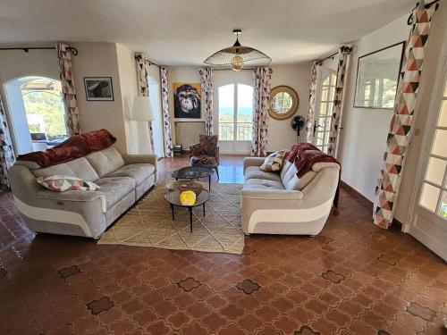 Photo de la galerie de l'établissement Villa spacieuse 8 ch, vue mer, proche plage - FR-1-768-116, à Saint-Peïre-sur-Mer