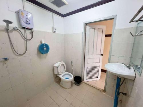 Ένα μπάνιο στο Khammany 康马尼