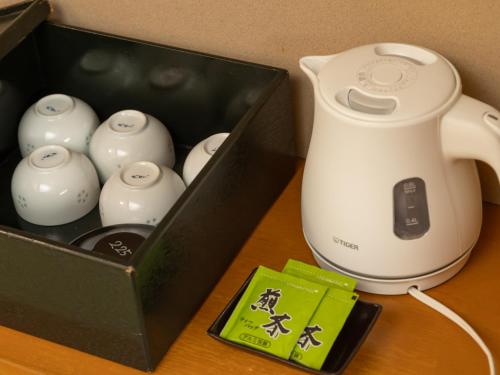 a black box with a blender and white appliances at Ryumontei Chiba Ryokan in Ōyu