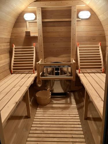 a sauna with two benches in a room at Lo Scricciolo in Montecastelli Pisano