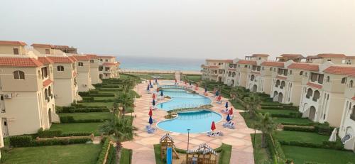 an aerial view of a swimming pool at a resort at شاليه مصيفي فاخر قرية لاسيرينا الساحل الشمالي in Dawwār Ḩājj as Sayyid Rizq