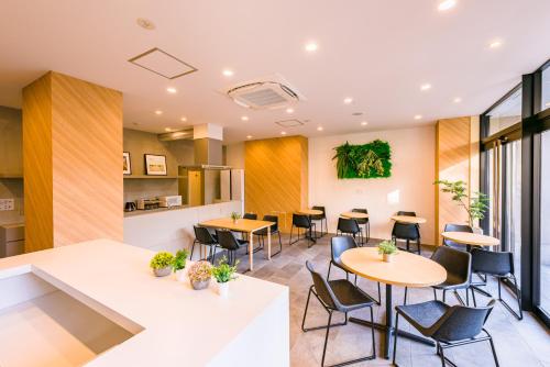 Kuchyň nebo kuchyňský kout v ubytování &AND HOSTEL ASAKUSA KAPPABASHI