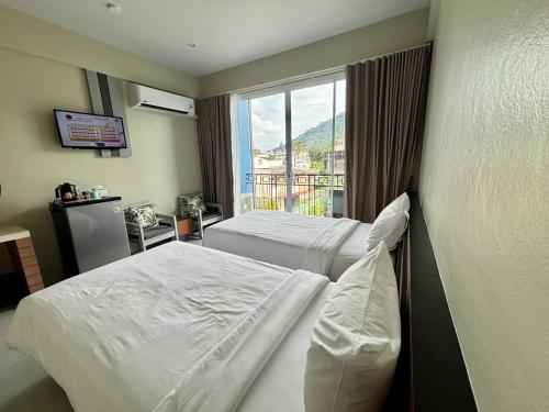 Postel nebo postele na pokoji v ubytování Siri Hotel Phuket