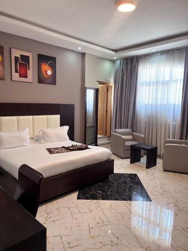 Llit o llits en una habitació de Afro legacy hotel