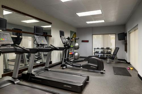 Fitness centrum a/nebo fitness zařízení v ubytování Courtyard Richmond Chester