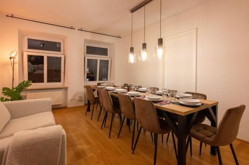 a dining room with a long table and chairs at Munich large Apartment 110 qm in very cetral location 1 to 12 Guests in Munich