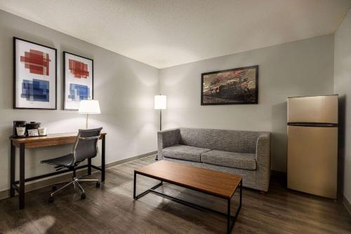 a living room with a couch and a desk at AmericInn by Wyndham Lincoln South in Lincoln
