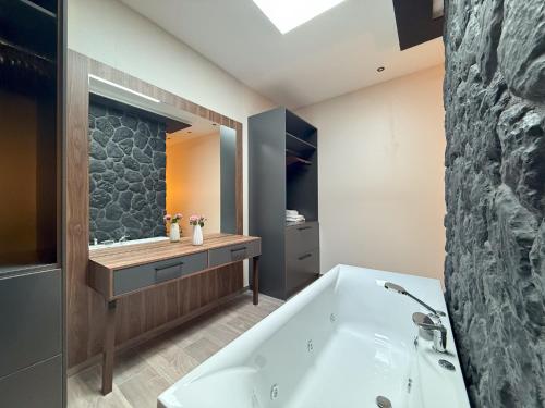 Ένα μπάνιο στο Dioroh Suites Meteora 301
