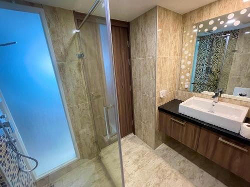 Koupelna v ubytování Luxury condo - Pattaya City Centre - Grand Avenue - 405