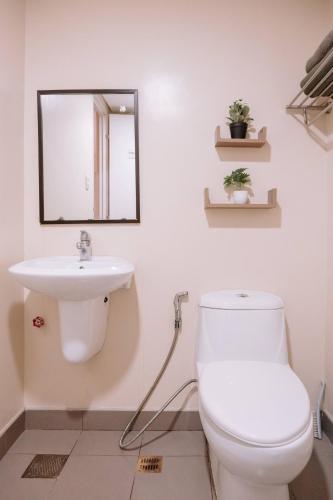 a bathroom with a toilet and a sink at Spacious Comfort for Groups in Iloilo City