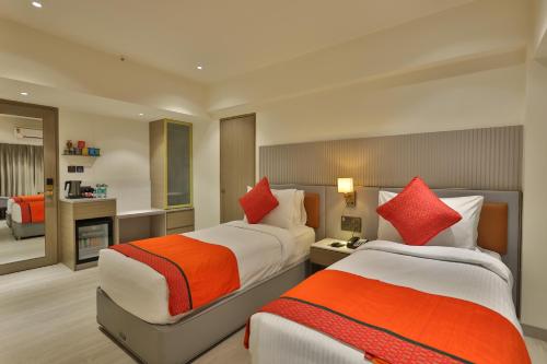 Cama o camas de una habitación en MARIGOLD-Newly Renovated Hotel