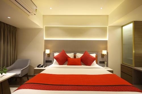 Cama o camas de una habitación en MARIGOLD-Newly Renovated Hotel