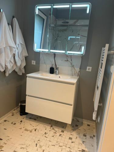 a bathroom with a sink and a mirror at Appartement NEUF, 6 personnes, 2 chambres in Ohligsmühle
