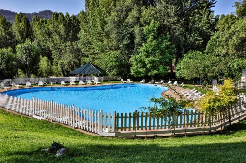 Piscina di Hotel Rural Noguera de la Sierpe o nelle vicinanze