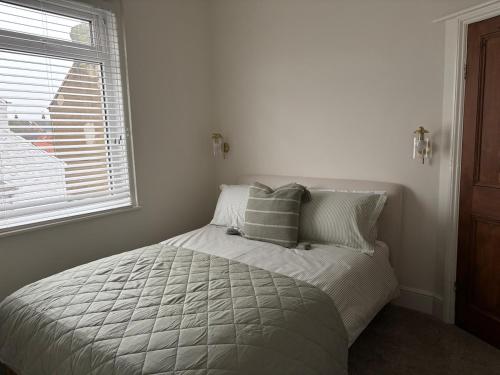 Voodi või voodid majutusasutuse The Cottage - Cosy Filey Home toas