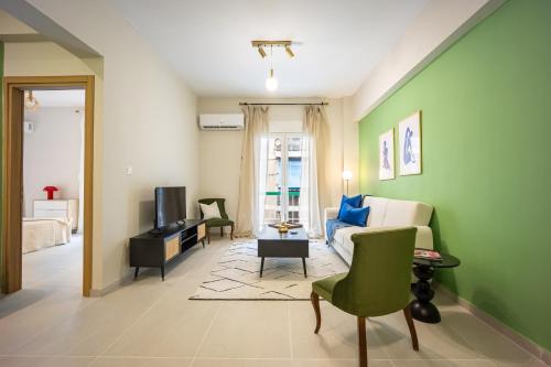 Modern Central Apartment with Balcony - Near Metro