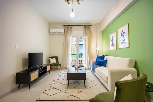 Modern Central Apartment with Balcony - Near Metro
