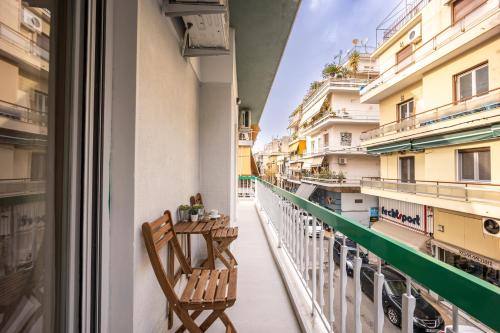 Modern Central Apartment with Balcony - Near Metro