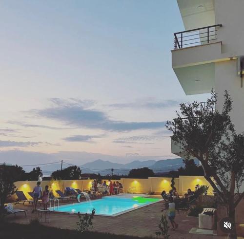 Bazén v ubytování Apartment Complex with Pool in Bar, Montenegro nebo v jeho okolí