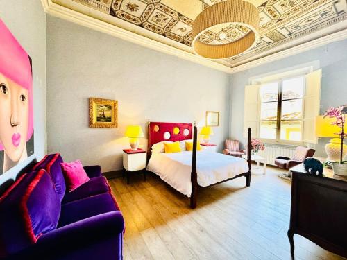 a bedroom with a bed and a couch at Casa Cenami in Lucca