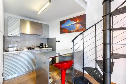 Kuchyň nebo kuchyňský kout v ubytování Strepitoso Loft con vista Duomo