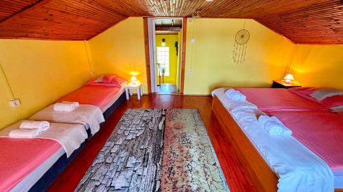 Postel nebo postele na pokoji v ubytování Viktória Apartman DunaWeekend