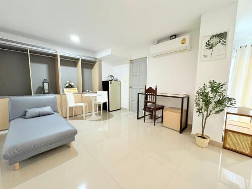 Χώρος καθιστικού στο STAYDII serviced residence Chaengwattana