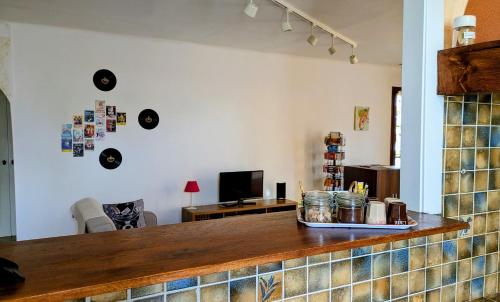 a bar in a room with a counter top at Gîte de campagne Clos Beau Soleil in Caumont-sur-Durance